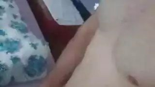 الأيل الشاب كايدن يفضل القضيب النابض الصلب للرجل الأكبر سناً