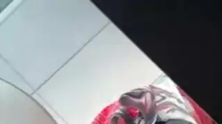 معلمة ناضجة تمارس الجنس مع وسيم غريب بعد لقاء في بيع المرآب