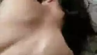 أحلام اليقظة في الحمام تتحول إلى جلسة استمناء صريحة