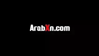 الطبيب جوني سينس يفحص مريضته فحصًا جنسيًا صارمًا