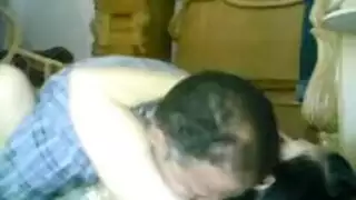 النجار و الفتاه المراهقه مصري