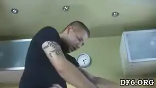 أول مرة يتمدد كس العذراء بشدة