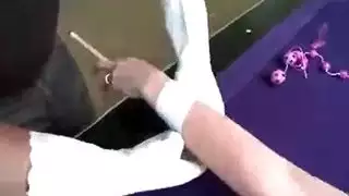 إباحية ذات طابع حليبي مع لعق عميق ولعب بالثدي