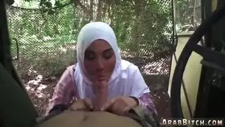عاهرة عربية تخدم نائب الرئيس في لقاء منزلي ساخن
