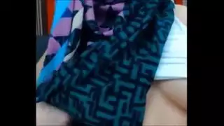 من الجلباب المحتشم إلى العري: هذه الفتاة المسلمة تريد جنسًا صريحًا