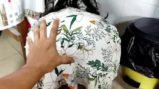 زوجة زوج الأم الشهوانية تطالب بجنس خشن وقذف