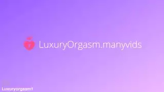 كس مبلل وسائل يُدق بقضيب كبير وصلب