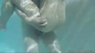 سكس حصان ينيك قحبه ودخلوه بلكامل