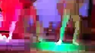 خنثى مثيرة تستخدم الغرباء كحاويات للسائل المنوي