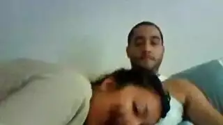 الفتيات الشقراوات في جنس ثلاثي صريح بين الأعراق في الخارج