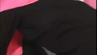 فتاة محجبة تشارك في فعل جنسي صريح