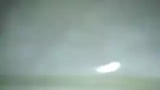 الفتيات المتلهفات تستنزف قضيبه في جنس جماعي
