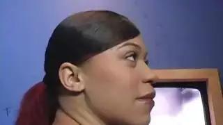 الشقيق يتسلل ويضاجع أخته النائمة
