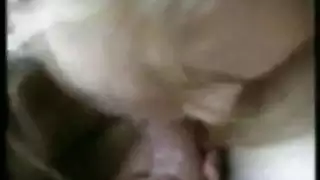 فتاة صغيرة تفقد بكارتها بقضيب سميك