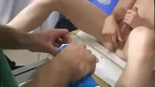 يفرك كس سمينه
