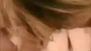 عميل مثار يملأ مؤخرة شيميل بالسائل المنوي