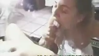 عملية جنس فموي عميق مع شقراء جائعة للسائل المنوي