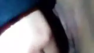 الزوجة الممحونة تستمني بعد غياب زوجها وشعورها بالهيجان الشديد