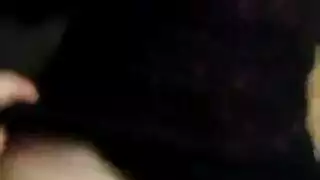 بايبر لؤلؤة في كثير من الأحيان هو ركوب الصعب الديك لها الصبي على الأريكة حتى انها تحصل راض تماما