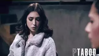 جسد مراهقة صغيرة مستعد للعمل الإباحي المكثف