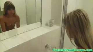 في سن المراهقة يلعب مع كس إلى الاباحية ويحصل على نائب الرئيس ضخمة الوجه