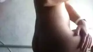 استمناء شرجي صريح لعاهرة مثقوبة