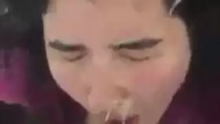 فتاة مفلس يحصل بوسها حفر في الفناء الخلفي