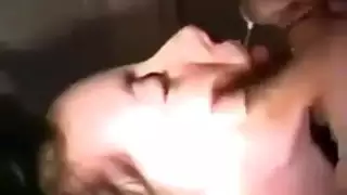 إزاحة السروال الداخلي جانبًا لممارسة جنس شرجي عميق