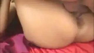 شقراء مغرية تأخذ قضيبًا في غرفة نومها