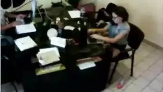 شاب تايلاندي يمارس العادة السرية ويظهر عضوه الكبير
