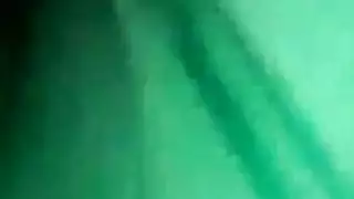 امرأة ممتلئة تبتلع سائل شخص غريب