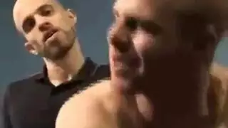 مكممة ومغطاة بالقذف في مشهد فموي قاسي إكس إكس إكس