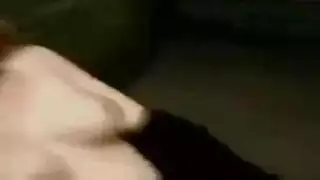 فتاة سوداء ساخنة تأخذ قضيبين في فتحاتها الضيقة