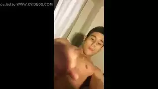 علاقة ثلاثية في السيارة مع صديق ساخن