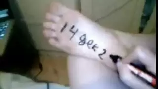 يقول شتايم سافله وهو بينيكها