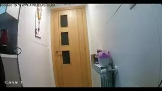 فتاة سكرانة تظهر كسها المبلل في كاميرا مباشرة صريحة