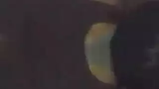 التدفق الساخن من عالمها: جنس حلق قاسي وقذف مني