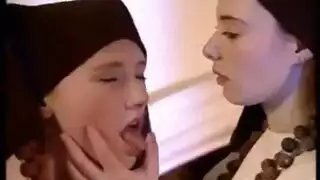 فتاة شرق أوسطية ساخنة تأخذ قضيبًا كبيرًا