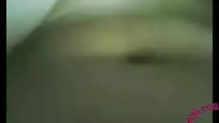 بنت مرهقه تنتاك من كلب وتمص قضيبه