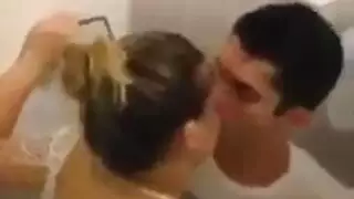 عاهرة حمام قذرة تُدمر جنسياً