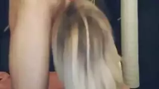 نشوة صارخة لفتاة شقراء تأخذ دخولاً خلفياً خشناً