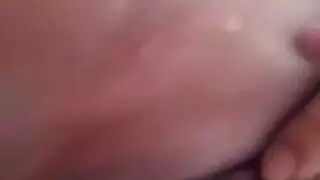 عاملة أوكسو بريندا تأخذ قضيبًا أثناء العمل تجميع إباحي