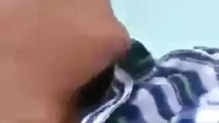 تلميذة صغيرة تمص وتنك بعد الفصل
