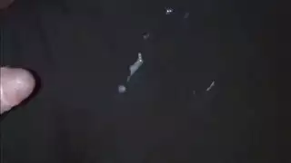 نائب الرئيس عارياً: عيد ميلاد منفرد مع هزة جماع مدفوعة بالحذاء الرياضي