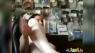 وحل يتحرش وينيك ماراءه صدرها كبير