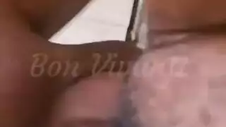 فتاة ناضجة مثيرة تتعرض للضرب من قبل عشيق أسود موهوب
