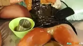 عاهرات مثليات يضربن بعضهن بديلدو زجاجي صريح
