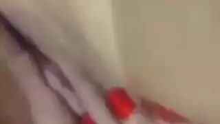 امرأة ذات ثدي كبير تركب قضيباً بعنف في فيديو إباحي