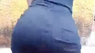 زوجة سابقة ماجنة تفتح فرجها من أجل مال إضافي في فيلم إباحي صريح