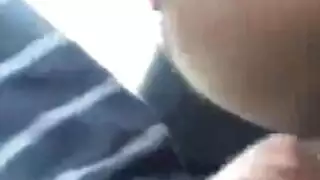 صياد عاري يحصل على جنس يدوي قاسٍ في الشباك